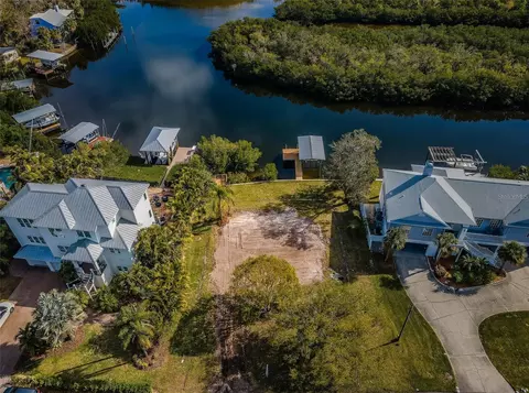 624 N Mayo St, Crystal Beach, FL 34681