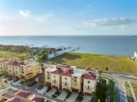 6422 Mayra Shores Ln, Apollo Beach, FL 33572