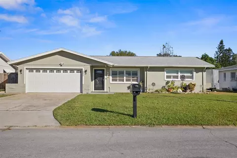 9833 111th St, Seminole, FL 33772