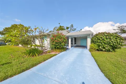 2318 Grenoble Pl, Sun City Center, FL 33573