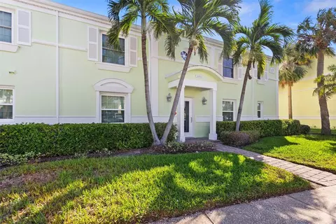 4890 Coquina Key Dr SE #D, Saint Petersburg, FL 33705