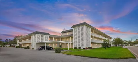 5720 13th Ave N #203B, Saint Petersburg, FL 33710