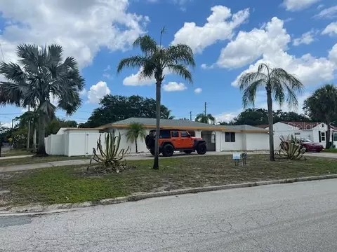 1017 Robinson Dr N, Saint Petersburg, FL 33710