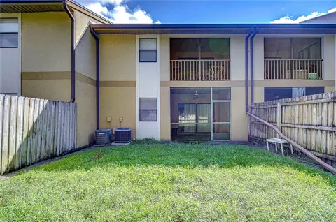 10100 Sailwinds Blvd N #106, Largo, FL 33773