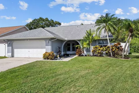 8725 Boysenberry Dr, Tampa, FL 33635