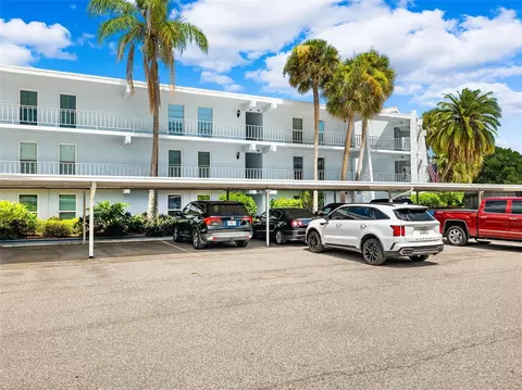 225 Country Club Dr #C128, Largo, FL 33771