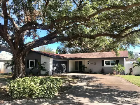 624 Almeda Ct N, Saint Petersburg, FL 33702