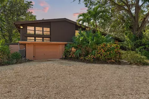 736 69th Ave S, Saint Petersburg, FL 33705