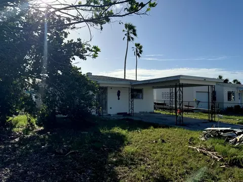 647 140th Ave E, Madeira Beach, FL 33708