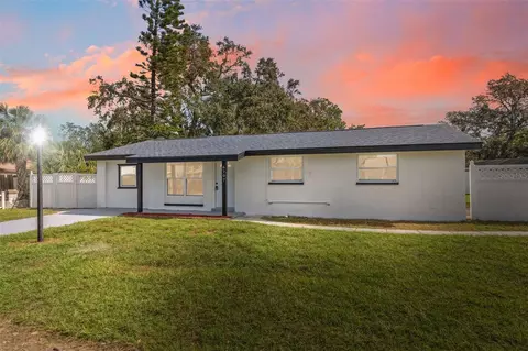 6707 Runningwoods Dr, Tampa, FL 33634