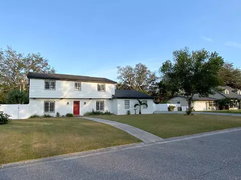 511 Rollingview Dr, Temple Terrace, FL 33617