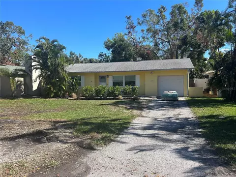 4235 Helena St NE, Saint Petersburg, FL 33703