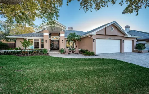 1207 Huntington Ln, Safety Harbor, FL 34695