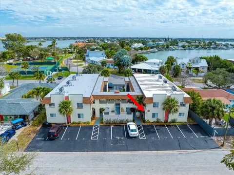 2704 2nd St #6, Indian Rocks Beach, FL 33785