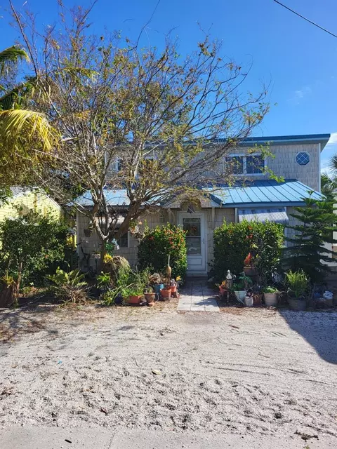 2728 58th St S, Gulfport, FL 33707