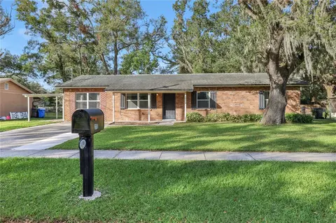 3110 Camphor Dr, Plant City, FL 33566