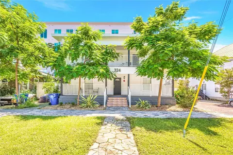 324 7th St S, Saint Petersburg, FL 33701