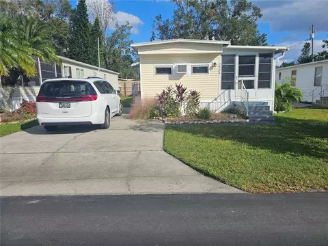 2004 Lake Linda Cir, Lutz, FL 33558