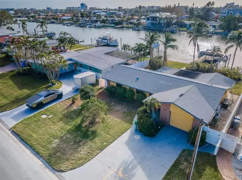12000 6th St E, Treasure Island, FL 33706