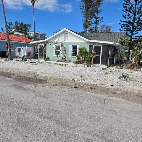 40 81st Ave, Treasure Island, FL 33706