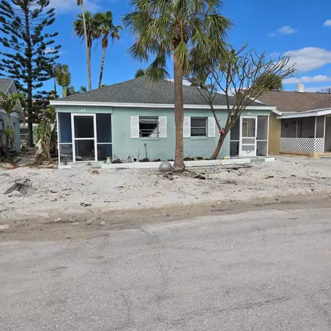 44 81st Ave, Treasure Island, FL 33706