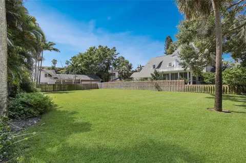 14 Th Ave NE, Saint Petersburg, FL 33701
