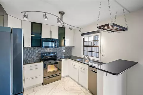 4832 Cobia Dr SE #B, Saint Petersburg, FL 33705
