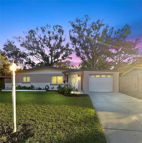 2954 Huntington Dr, Largo, FL 33771
