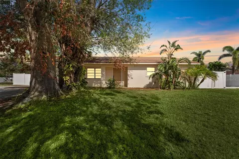 4075 Velarde Ln, Sarasota, FL 34235