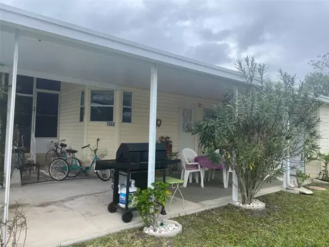 912 Iglesia Dr, North Port, FL 34287