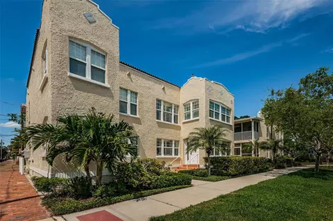1418 Oak St NE, Saint Petersburg, FL 33704