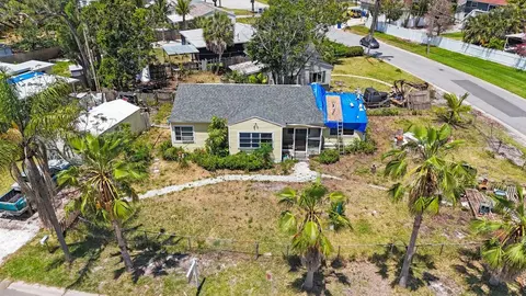 8474 Tobay Rd N, Saint Petersburg, FL 33702