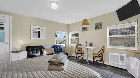 483 E Shore Dr #D3, Clearwater Beach, FL 33767