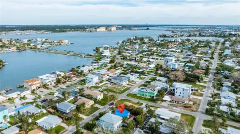 16202 3rd St E, Redington Beach, FL 33708