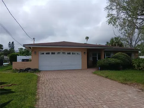 4891 Venetian Pl NE, Saint Petersburg, FL 33703