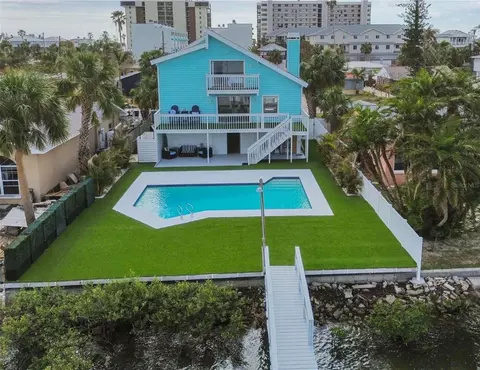 15421 2nd St E, Madeira Beach, FL 33708