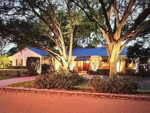101 Bay Point Dr NE, Saint Petersburg, FL 33704