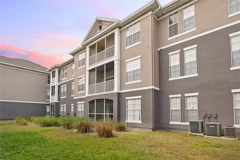 9320 Crescent Loop Cir #305, Tampa, FL 33619