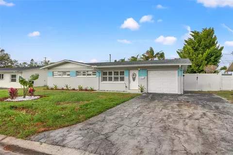 3611 Searobin Dr SE, Saint Petersburg, FL 33705