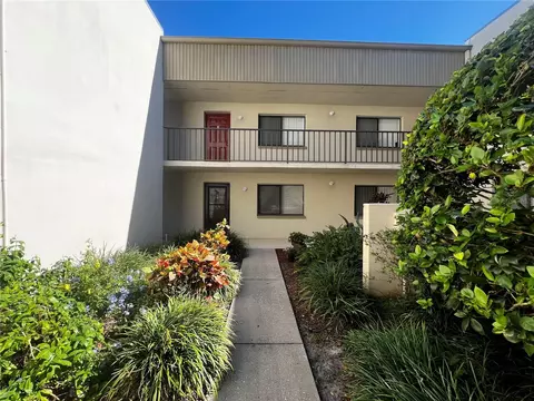 3300 Fox Chase Cir N #225, Palm Harbor, FL 34683