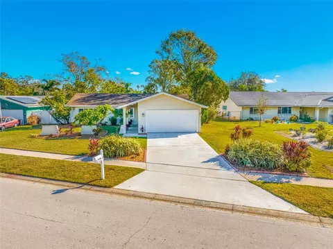 12136 Kay Dr, Seminole, FL 33772