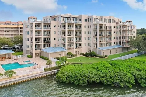 600 Edgewater Dr #202, Dunedin, FL 34698