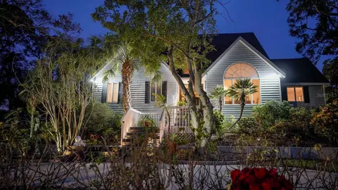 9034 Baywood Park Dr, Seminole, FL 33777
