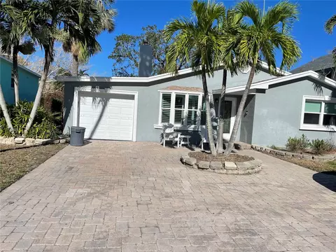 111 5th St, Belleair Beach, FL 33786
