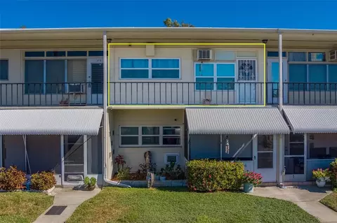 4001 58th St N #20, Kenneth City, FL 33709