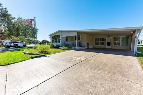 5613 Pawnee St, Zephyrhills, FL 33542
