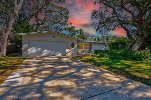 1320 Parkview Ln, Largo, FL 33770