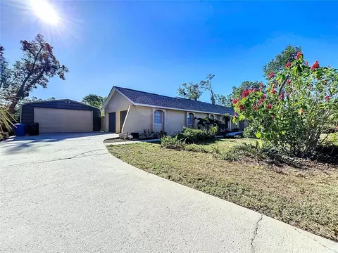1806 Parkwood Dr, Valrico, FL 33594