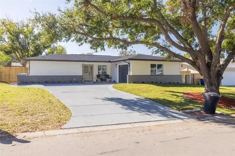 1643 Souvenir Dr, Clearwater, FL 33755