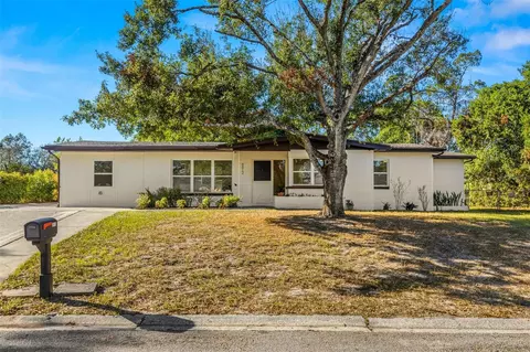 8612 Grandview Dr, Temple Terrace, FL 33617